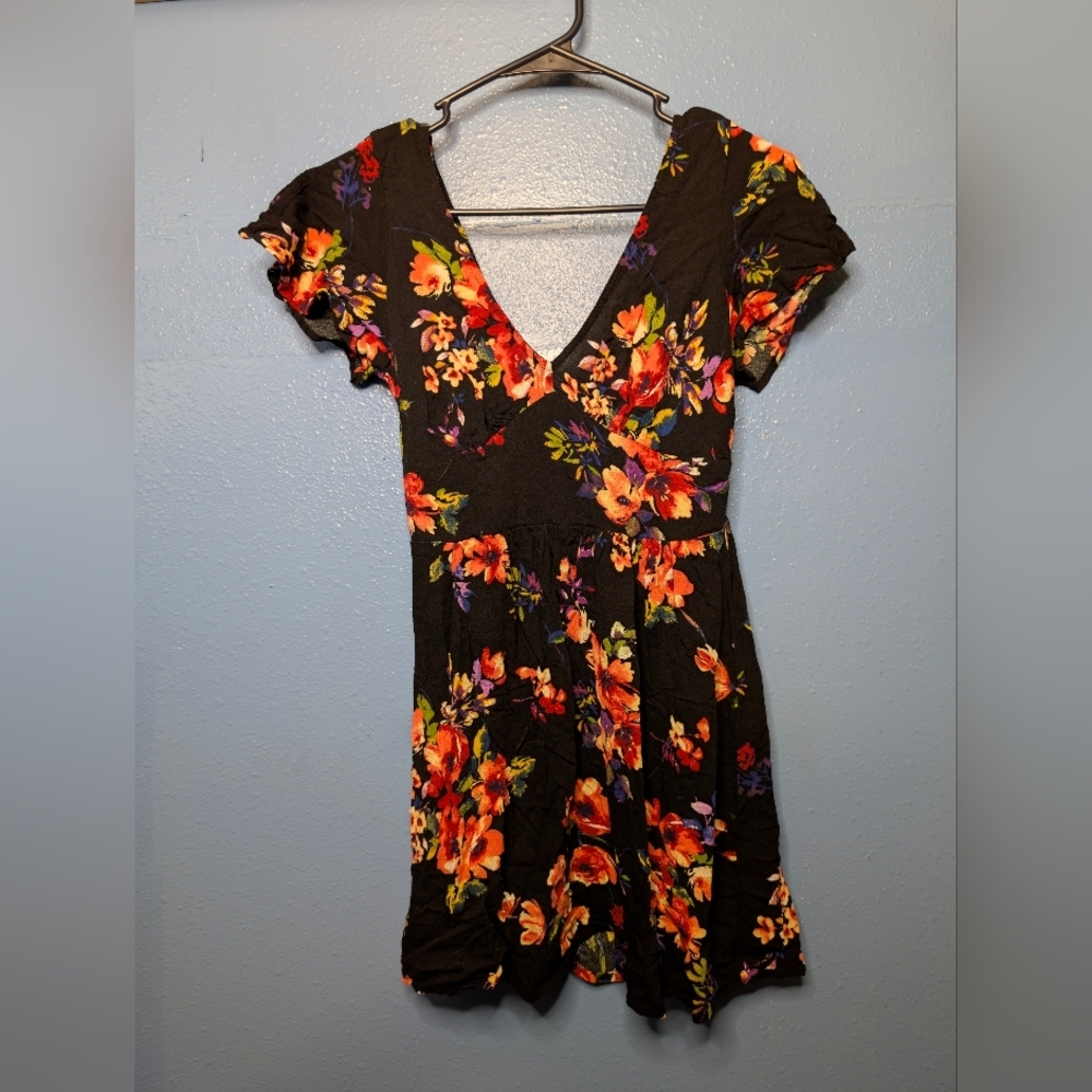 Xhilaration women's XS short sleeve flowy multicolor floral blouse open back